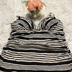 Black & White X-Large swim top